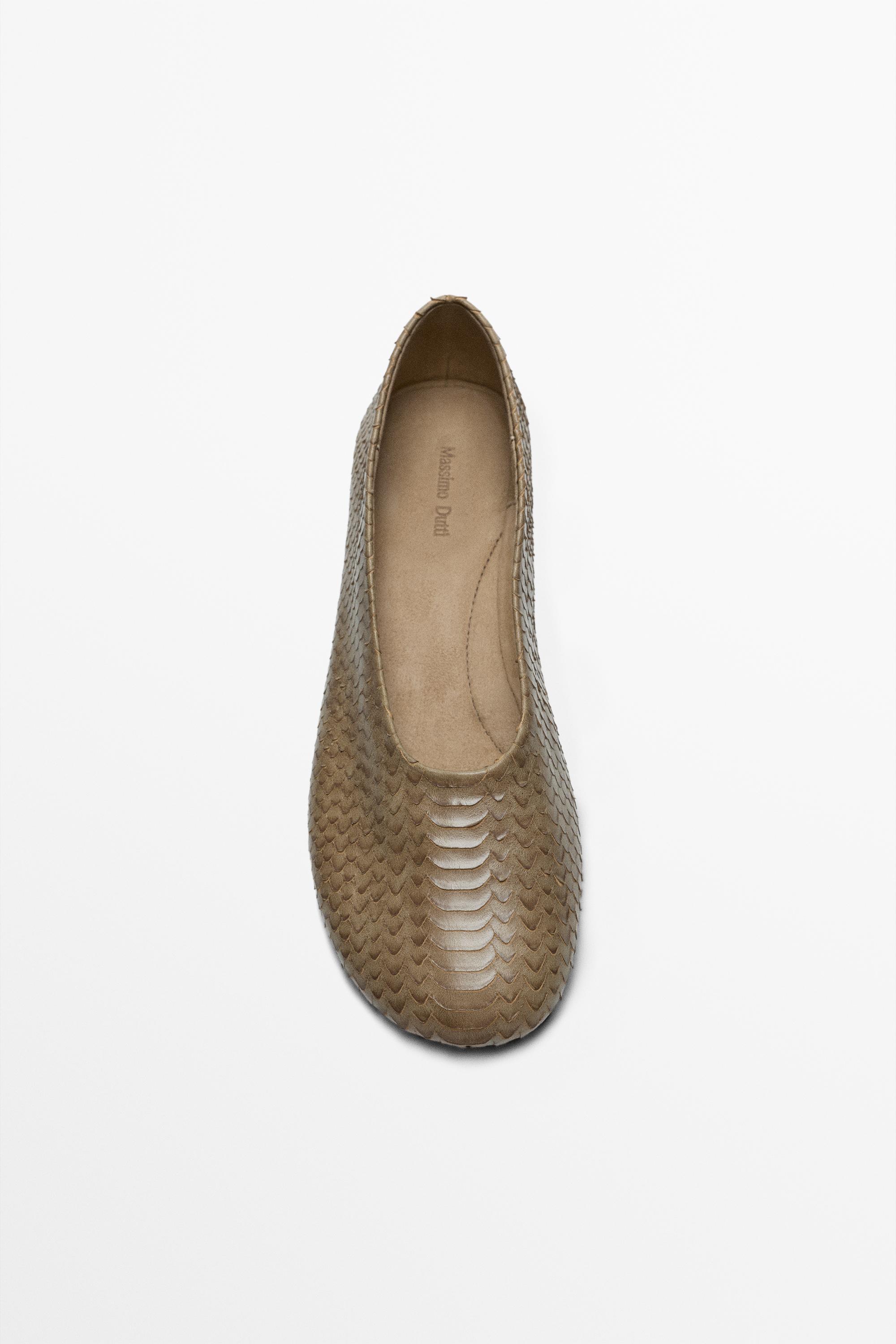 Ballerine en cuir à bout rond